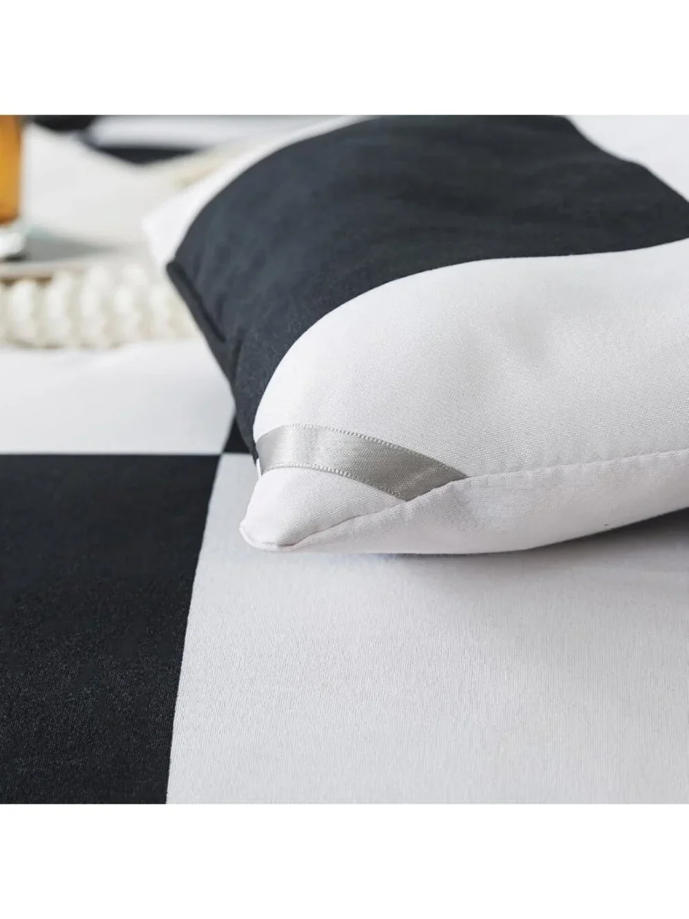 Chic Black & White Checkered Queen Comforter Set - 3 Piece Bedding Ensemble